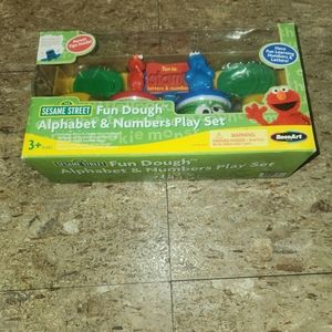 Sesame Street Fun Dough Alphabet & Numbers Play Set RoseArt 2004
